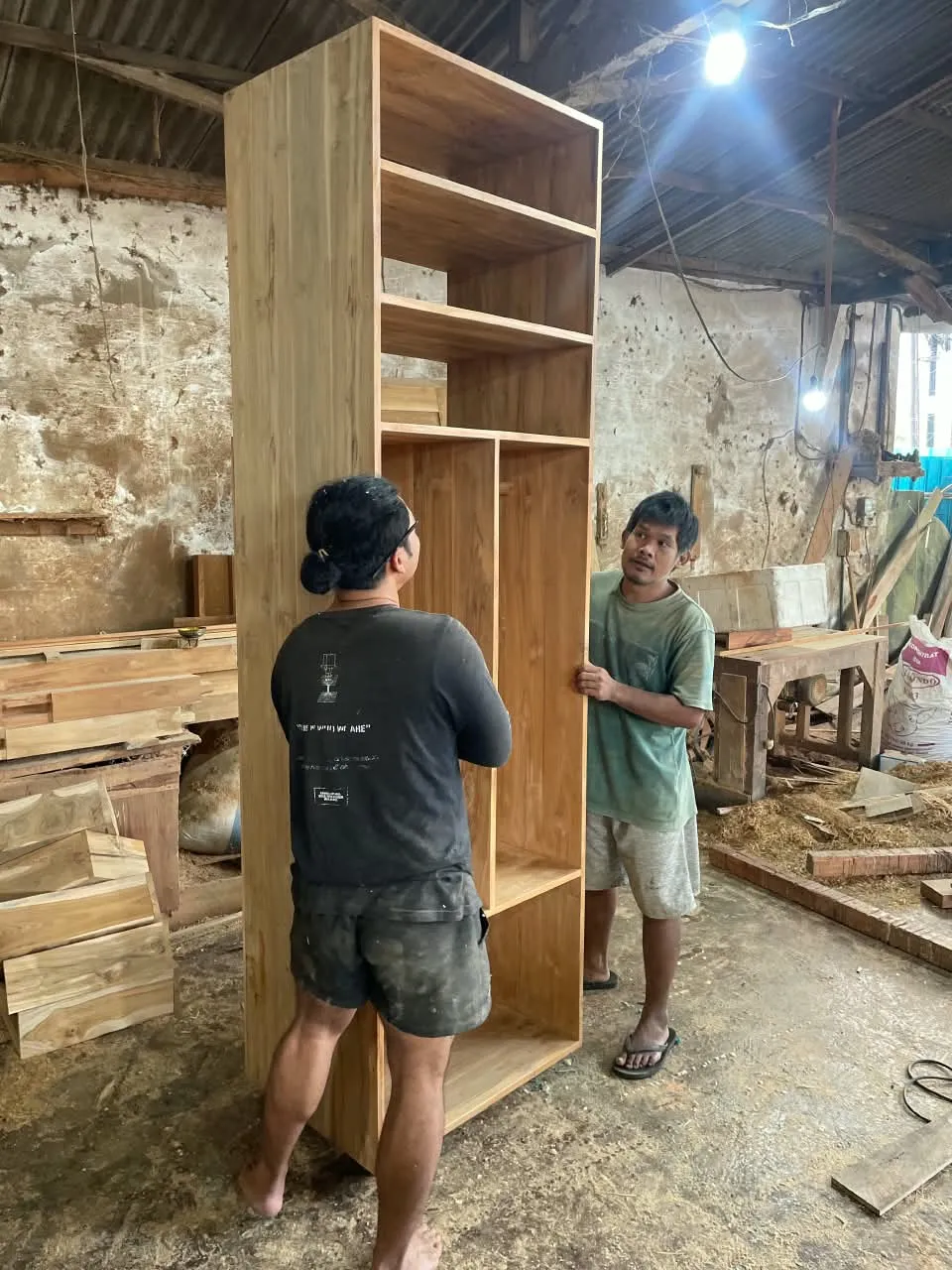 Pintu Kayu Mahoni dan Kamper