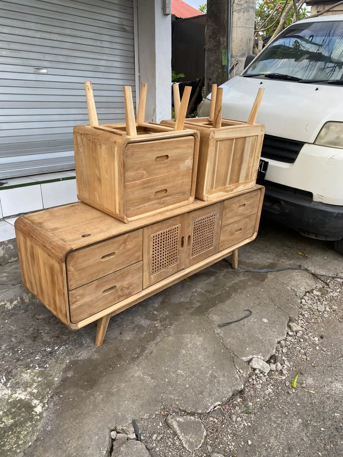 Kusen Pintu dan Jendela Jati
